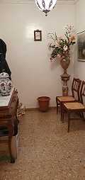 Groot herenhuis met commerciële ruimte in Daft on Spain 