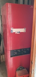 Groot herenhuis met commerciële ruimte in Daft on Spain 