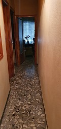Groot herenhuis met commerciële ruimte in Daft on Spain 