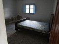Villa de 4 dormitorios con potencial para casa adicional o apartamentos separados in Daft on Spain 