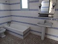 Villa de 4 dormitorios con potencial para casa adicional o apartamentos separados in Daft on Spain 