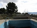 Villa de 4 dormitorios con potencial para casa adicional o apartamentos separados in Daft on Spain 