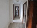 Villa de 4 dormitorios con potencial para casa adicional o apartamentos separados in Daft on Spain 