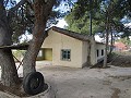 Villa de 4 dormitorios con potencial para casa adicional o apartamentos separados in Daft on Spain 