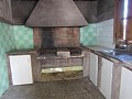 Villa de 4 dormitorios con potencial para casa adicional o apartamentos separados in Daft on Spain 