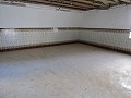 Villa de 4 dormitorios con potencial para casa adicional o apartamentos separados in Daft on Spain 