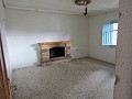 Villa de 4 dormitorios con potencial para casa adicional o apartamentos separados in Daft on Spain 
