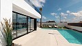 Elegante villa de 3 dormitorios y 4 baños con piscina privada, a 750 m de la playa in Daft on Spain 