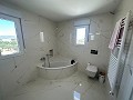 Luxuriöse neue Villa mit Pool und Grundstück in Daft on Spain 