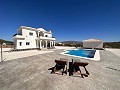 Luxuriöse neue Villa mit Pool und Grundstück in Daft on Spain 