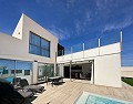 Schlüsselfertig – Einführungspreis – Eine Einheit verfügbar – Lux Beach Villa mit 3 Schlafzimmern, Pool und Solarium mit Meerblick in Daft on Spain 
