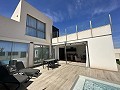 Schlüsselfertig – Einführungspreis – Eine Einheit verfügbar – Lux Beach Villa mit 3 Schlafzimmern, Pool und Solarium mit Meerblick in Daft on Spain 
