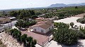 Zwei Immobilien auf einem Grundstück in Crevillente in Daft on Spain 