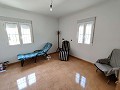 Zwei Immobilien auf einem Grundstück in Crevillente in Daft on Spain 