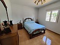 Zwei Immobilien auf einem Grundstück in Crevillente in Daft on Spain 