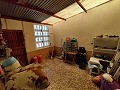Zwei Immobilien auf einem Grundstück in Crevillente in Daft on Spain 