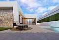 Luxuriöse 3-Schlafzimmer-Villa mit Pool in der Nähe von Golfplatz, Flughafen und internationaler Schule in Daft on Spain 