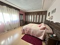 Immense villa à Petrer avec 4 étages in Daft on Spain 