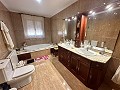 Immense villa à Petrer avec 4 étages in Daft on Spain 