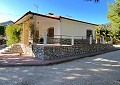 Villa met 3 slaapkamers en 1 badkamer op geweldige locatie met zwembad en gastenverblijf met 2 verdiepingen in Sax in Daft on Spain 