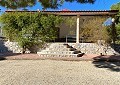Villa met 3 slaapkamers en 1 badkamer op geweldige locatie met zwembad en gastenverblijf met 2 verdiepingen in Sax in Daft on Spain 