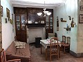 Groot herenhuis met binnenplaats en garage in Daft on Spain 