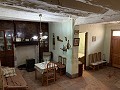 Groot herenhuis met binnenplaats en garage in Daft on Spain 