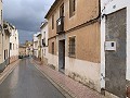 Groot herenhuis met binnenplaats en garage in Daft on Spain 