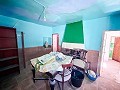 Geräumiges Landhaus mit 8 Zimmern zum Renovieren in Yecla in Daft on Spain 