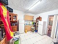 Geräumiges Landhaus mit 8 Zimmern zum Renovieren in Yecla in Daft on Spain 