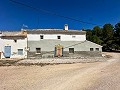 Geräumiges Landhaus mit 8 Zimmern zum Renovieren in Yecla in Daft on Spain 