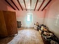 Geräumiges Landhaus mit 8 Zimmern zum Renovieren in Yecla in Daft on Spain 