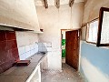 Geräumiges Landhaus mit 8 Zimmern zum Renovieren in Yecla in Daft on Spain 