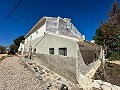 Geräumiges Landhaus mit 8 Zimmern zum Renovieren in Yecla in Daft on Spain 