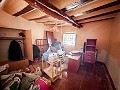 Geräumiges Landhaus mit 8 Zimmern zum Renovieren in Yecla in Daft on Spain 