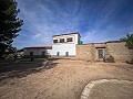 Magnificent country house with renovation potential in Almansa in Daft on Spain 