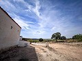 Magnificent country house with renovation potential in Almansa in Daft on Spain 