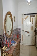 Maison troglodyte de 4 chambres sur un immense terrain in Daft on Spain 