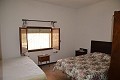 Maison troglodyte de 4 chambres sur un immense terrain in Daft on Spain 