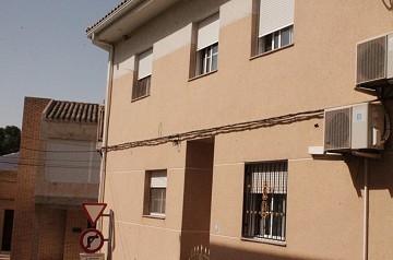 Herenhuis met 3 slaapkamers en 3 badkamers in het hart van Pinoso
