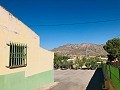 Landhaus mit Renovierungspotenzial und endlosen Möglichkeiten in Yecla in Daft on Spain 